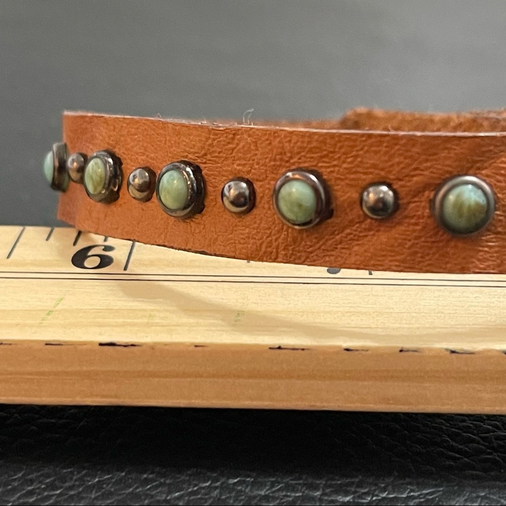 Brown Leather and turquoise like stone bracelet. - Picture 3 of 5